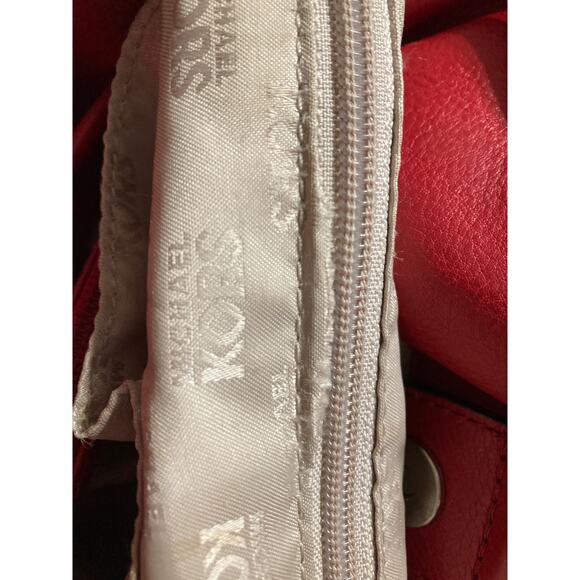 MICHAEL KORS, LARGE RED PEBBLED LEATHER CROSSBODY (ASIS) - Picture 13 of 15